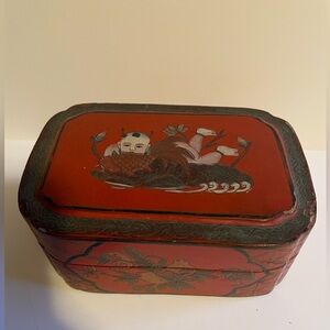 Vintage Chinese lacquer box, minor chips on edge